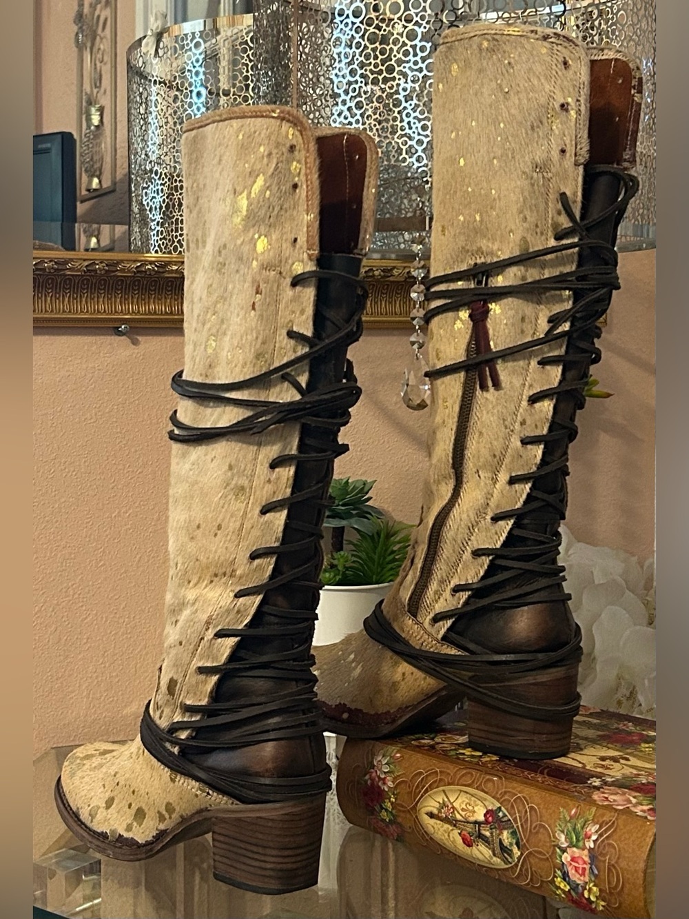 RARE Freebird Coal Calf Hide Light Cream with Gold Spots Lace-Up Leather Boot 9 - Picture 5 of 16